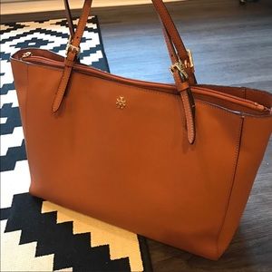 Tory Burch York Buckle Large Tote. 👜